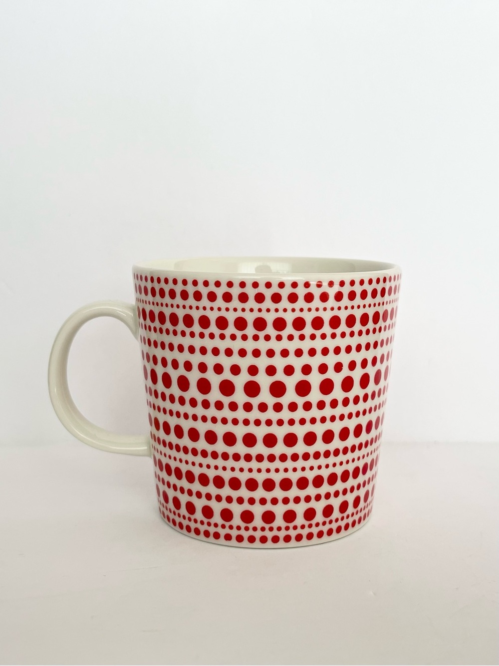 NEW Iittala Kulku Ceramic Mug Red Polka Dots Oiva Toikka 2011 Limited Edition